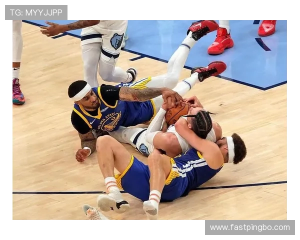 两连触球到底是什么？NBA与国际赛场判罚标准揭秘